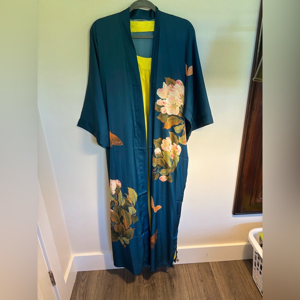 Beautiful Satin Kimono Robe from Sumi